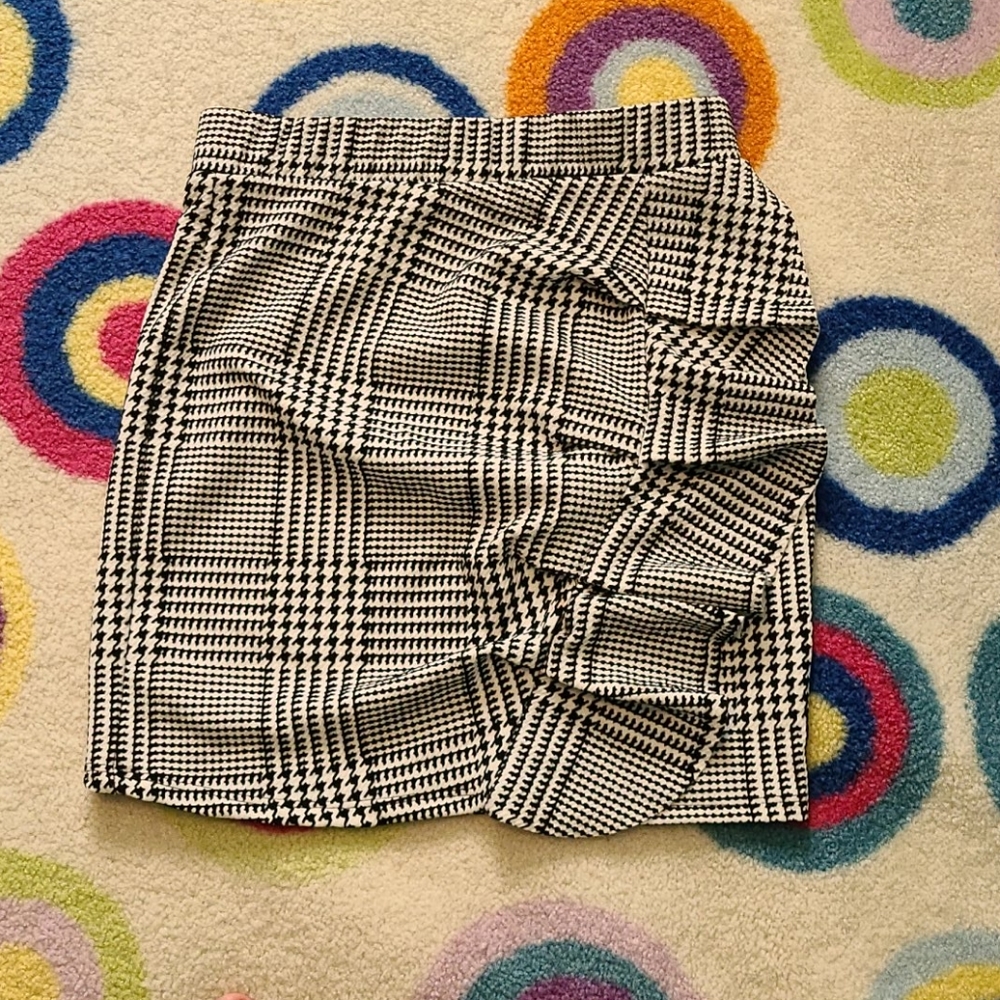Black and white mini skirt